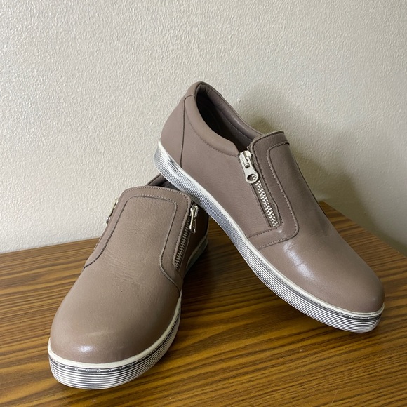 #21 slip on sport shoe - Picture 3 of 4
